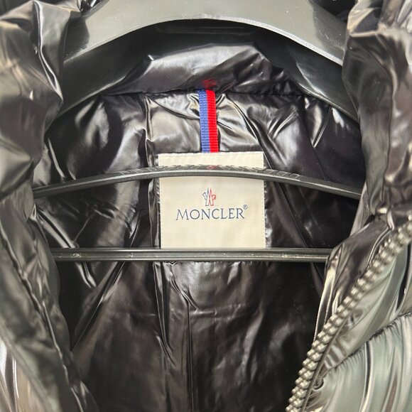 Moncler Fashion Slim-Fit Women's Warm Coat - Size L - Picture 9 of 12